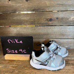 Childrens Little Kids‎ Nike Dart 10 Silver Athletic Sneakers Shoes Size 4 C EUC